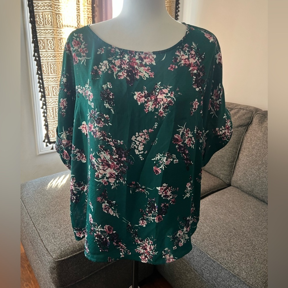 Dynamite Green Blouse with Relaxed Fit and Long Sleeves